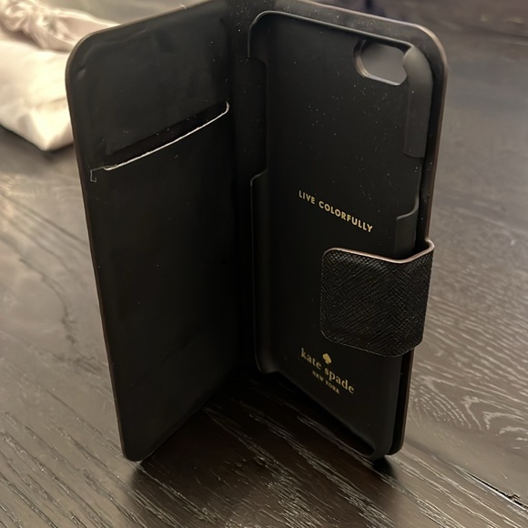 Kate spade phone case with magnetic closure - Picture 2 of 7